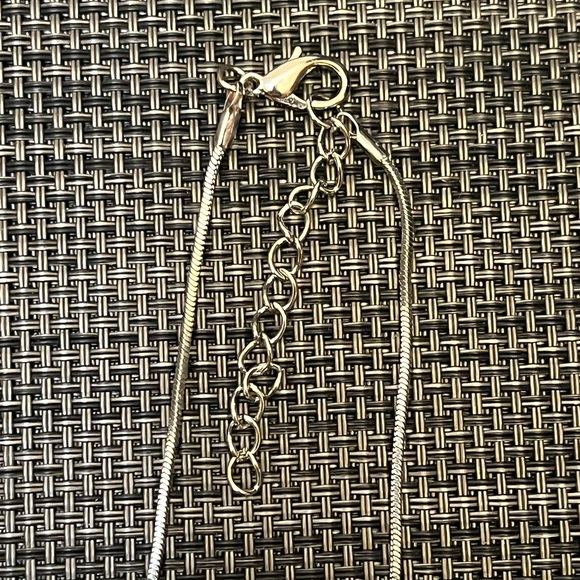 Sparkly Silver-tone Leaf Pendant and Necklace - Picture 6 of 10